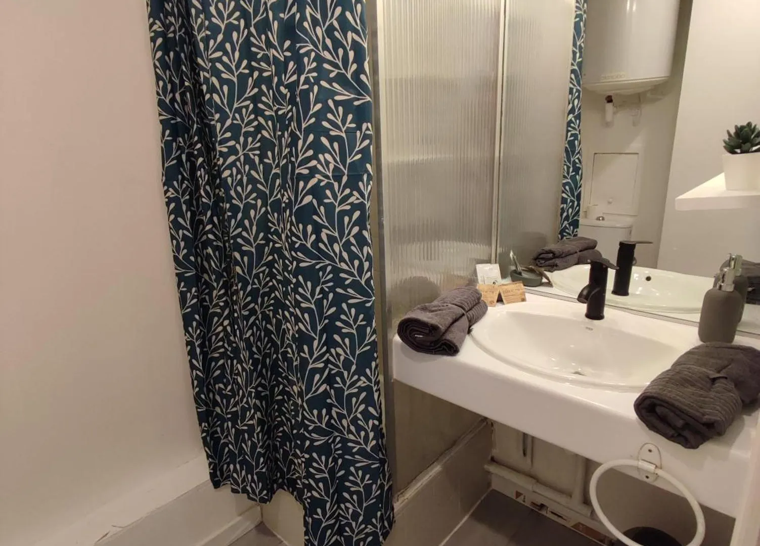 Appartement Climatise Tout Equipe A 6Min De La Gare St Charles Marseille 0*,  France